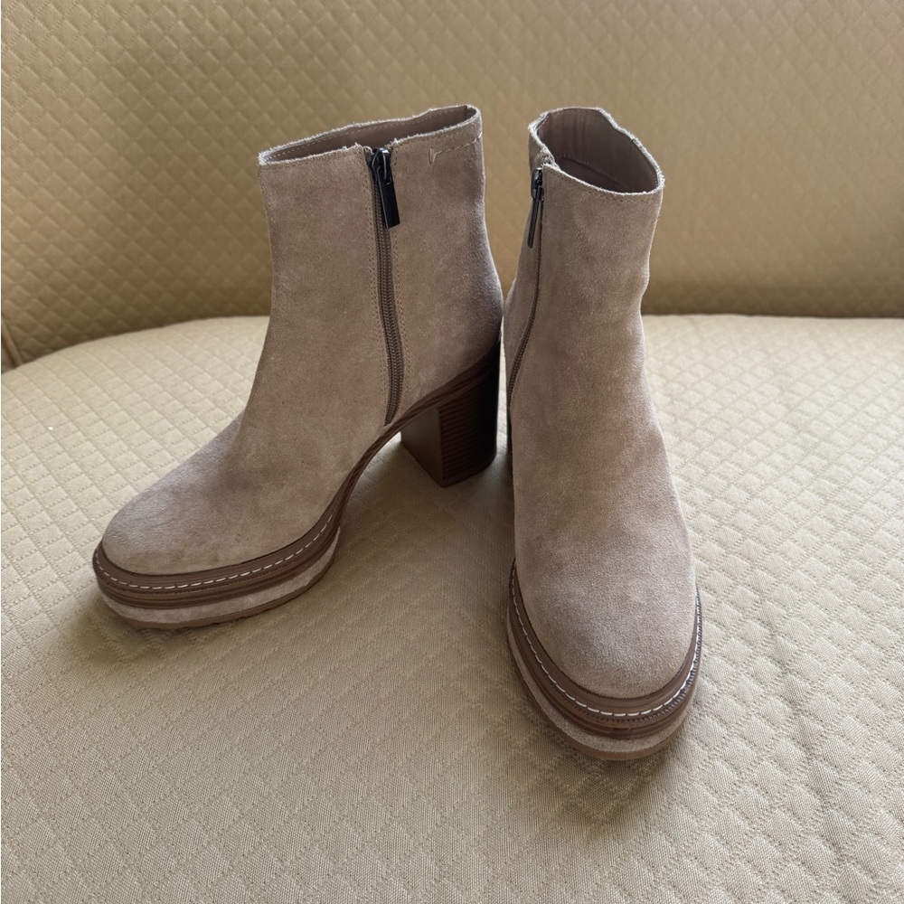 Steve Madden Tan Heeled Boots with Side Zipper